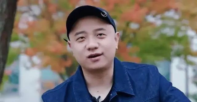 电竞圈硝烟再起，被封杀前LPL解说点名Uzi！质问名人堂配吗？