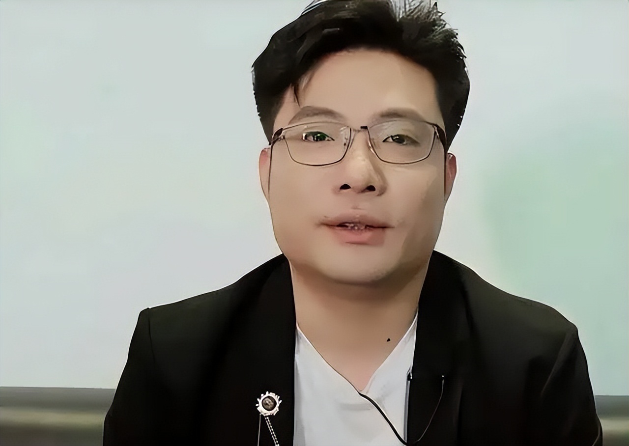 LOL元老级主播回归！停播两年重出江湖，礼物收不停直播间卡黑屏